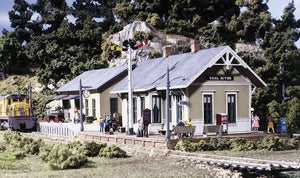 243-40500  -  Coal Rvr Pass/Frght Depot - HO Scale