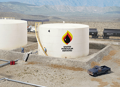 933-3167  -  Oil Storage Tank Wd w/Brm - HO Scale