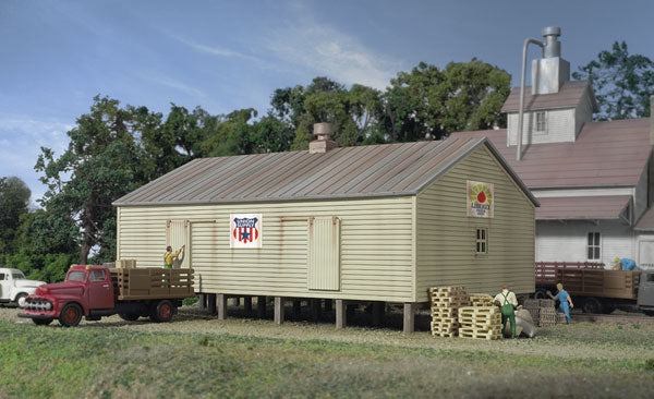 933-3230  -  COOP Strg Shed on Pilings - N Scale