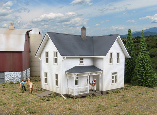 933-3333  -  Rurl Lancaster Farm house - HO Scale