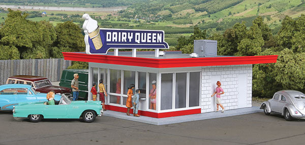 933-3484  -  Vintage Dairy Queen Kit - HO Scale