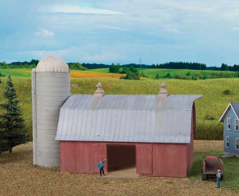 933-3892  -  Meadowhead Barn & Silo - N Scale