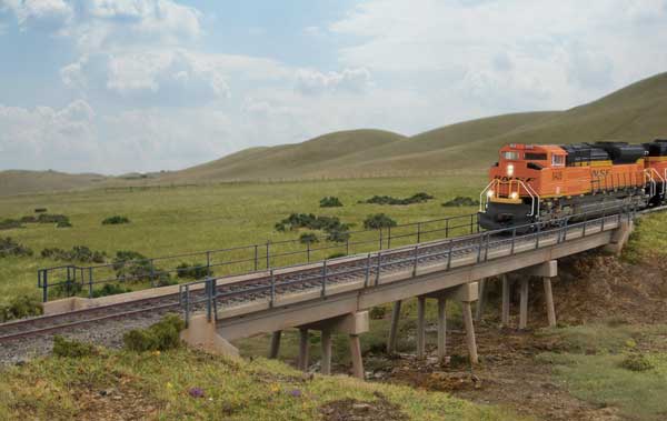 933-4591  -  Mdrn Shrt Cncrt Rlrd Brdg - HO Scale