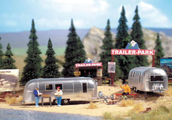 949-2902  -  Camp Site w/Trlrs/Accsrs - HO Scale