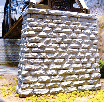 214-8431  -  Sgl Cut Stone Pier Rctang - HO Scale