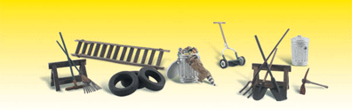 785-2212  -  Garage Treasures 13/ - N Scale