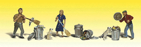 785-2158  -  People & Pesky Raccoons - N Scale