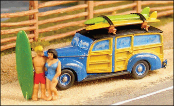 284-57018  -  "Woody" w/Srfrs & Srfbrds - N Scale