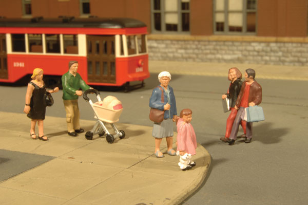 160-33109  -  Strolling Figures 6/ - HO Scale