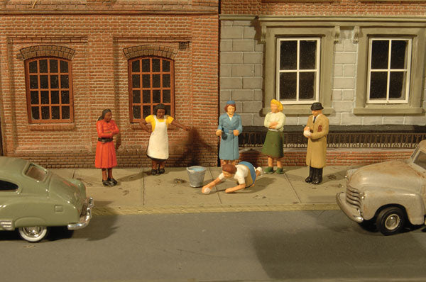 160-33167  -  Sidewalk People 7/ - O Scale