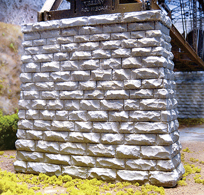 214-9831  -  Cut stone brdge pier 2/ - N Scale