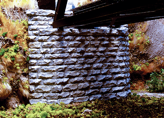 214-9860  -  Sgl cut stone tpr abt 2/ - N Scale