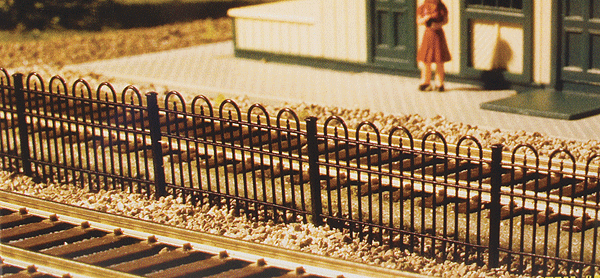 150-774  -  Hairpin-Style Fence 35.5" - HO Scale