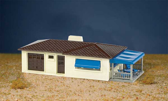 160-45156  -  Ranch House cream/brown - HO Scale