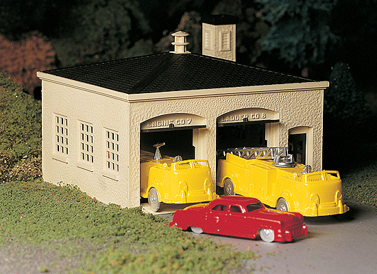 160-45610  -  Fire House w/3 Vhcls Kit - O Scale