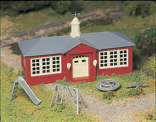 160-45611  -  School Hse w/Play Eqp Kit - O Scale