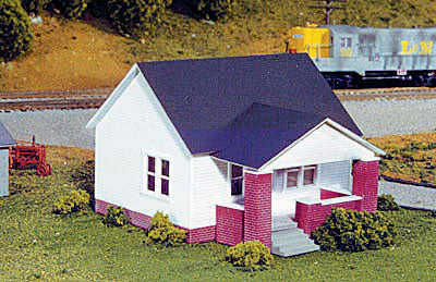 628-203  -  1-Story House w/Sd Porch - HO Scale