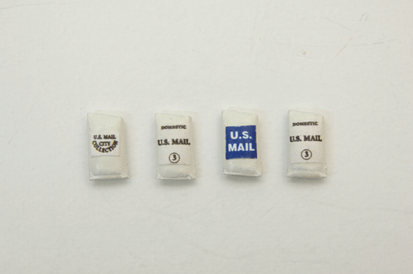 361-709  -  Custom US Mail Sacks 4/ - HO Scale